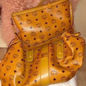 👜 MCM Medium Liz Reversible Cognac Canvas Tote 👜